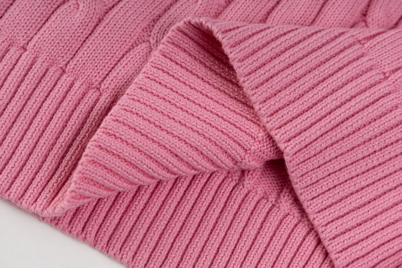 P210 #R90 RALPH LAUREN Thirteen colors of Ralph Lauren classic small label embroidery V-neck pullover cable cardigan sweater women's top, high-density LOGO embroidery on the chest, original customization of tag accessories. Made of pure cotton yarn, pure cotton is skin-friendly and comfortable, small label war horse embroidered twist button V-neck sweater🐎High quality, follow the blogger to learn how to wear it! Let’s buy a Ralph Lauren cable sweater. It’s a super hard-to-find series after it became popular. It’s hard to find one on the official website. It’s simple and practical to wear, with a lazy and loose feel. The thickened fabric has more texture, feels soft and delicate, and has a loose fit. Whether worn alone or layered, you can wear different styles of fashion with just one piece!   Size： Sleeve length: 60/61/62/63